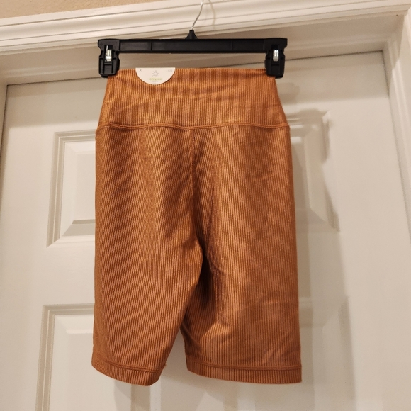 Aerie Offline High Rise Crossover Ribbed Bike Shorts Size Medium NWT - Picture 2 of 4